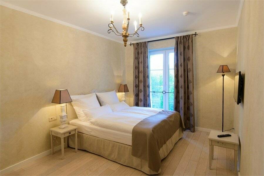 Стандартный номер с кроватью размера 